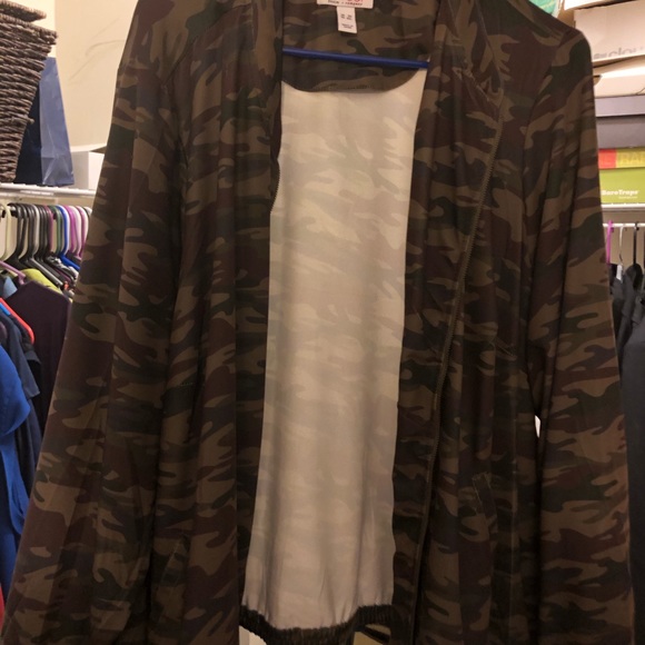 Zip up Camouflage Bomber Jacket - Picture 1 of 3